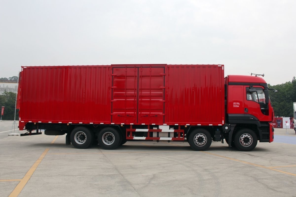 Luxury J MC 8X4 heavy load 17 tons 365HP Cargo Truck Diesel Engine Lorry Truck 268kw Howo Truck