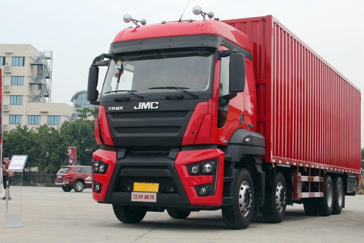 Luxury J MC 8X4 heavy load 17 tons 365HP Cargo Truck Diesel Engine Lorry Truck 268kw Howo Truck