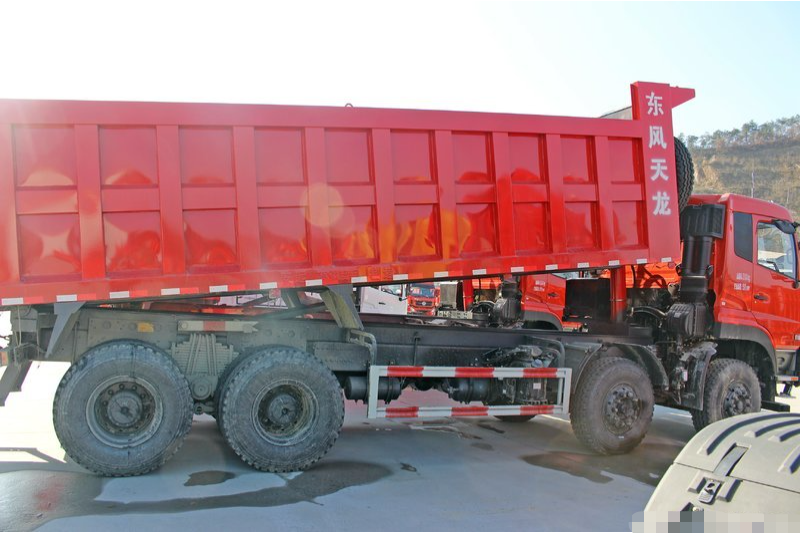 Dongfeng truck 8x4 LHD/RHD CUMMINS Diesel Euro 3 Brand New 50 Ton Tipper 8X4 Dump Truck