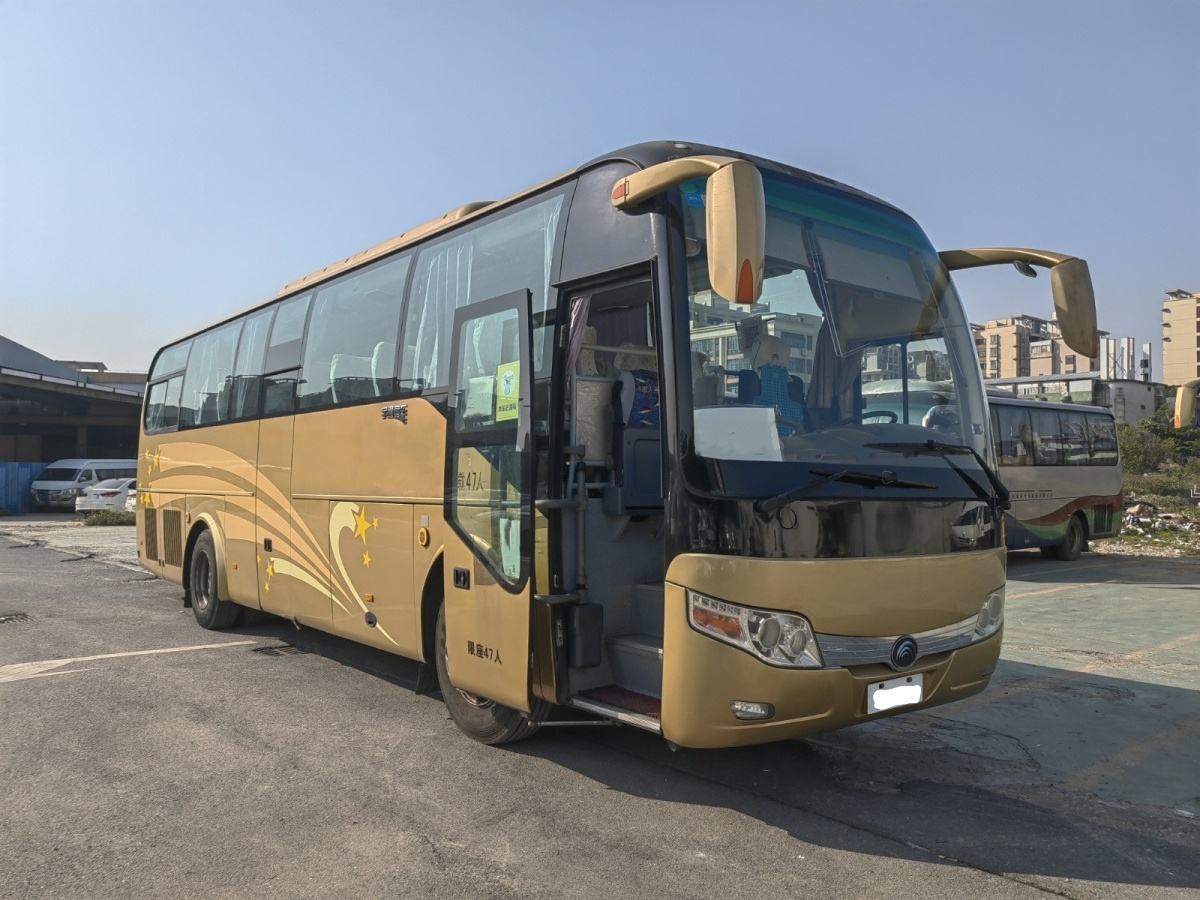 Used Yu tong bus 47-seater medium door Yu  tong 6107 bus manual transmission