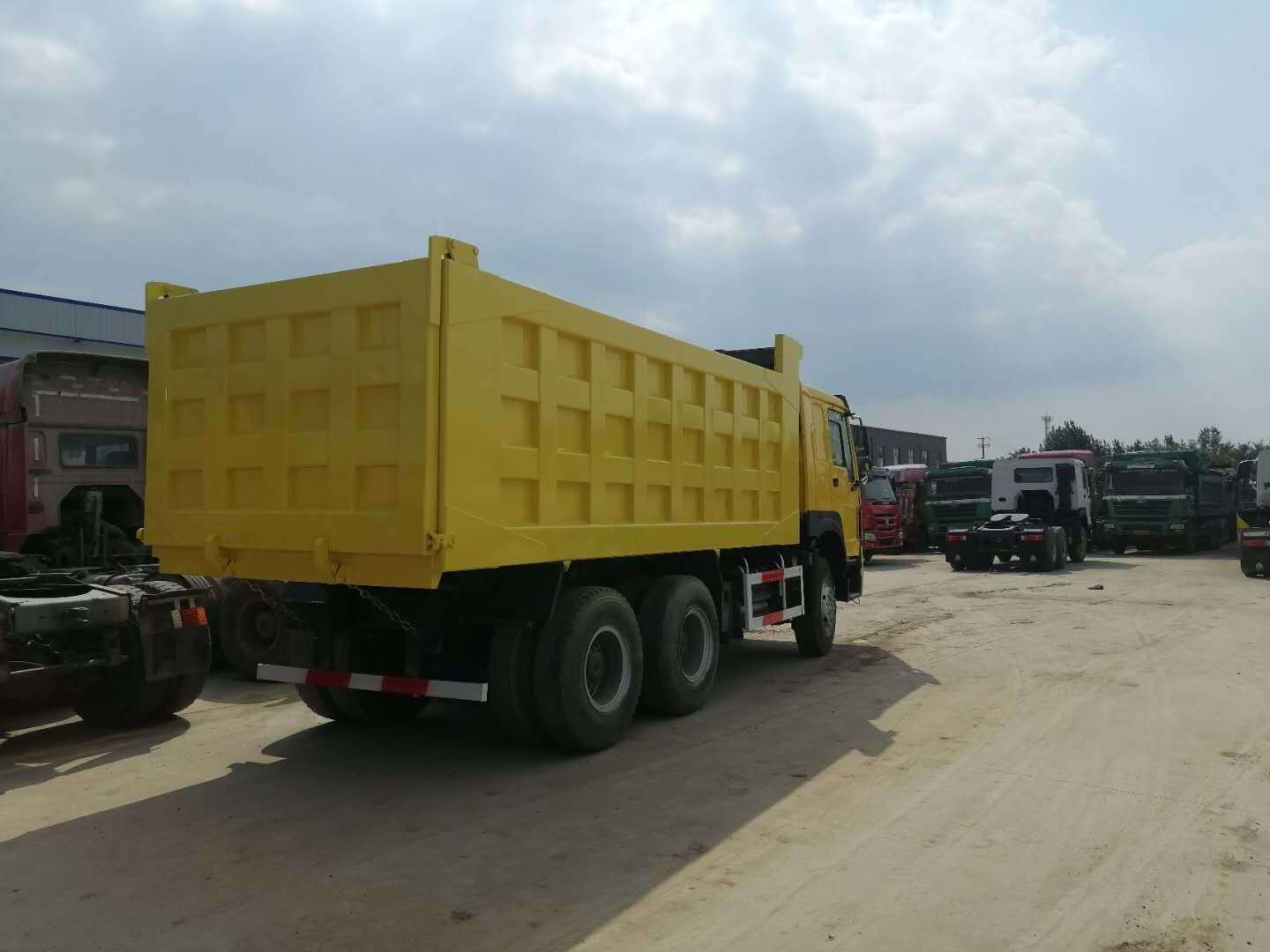 Promotion 40 Ton Heavy Duty Truck 6X4 HOWO DumpTrucks 20 Stere SINOTRUK Tipper Trucks for Sale in Ghana