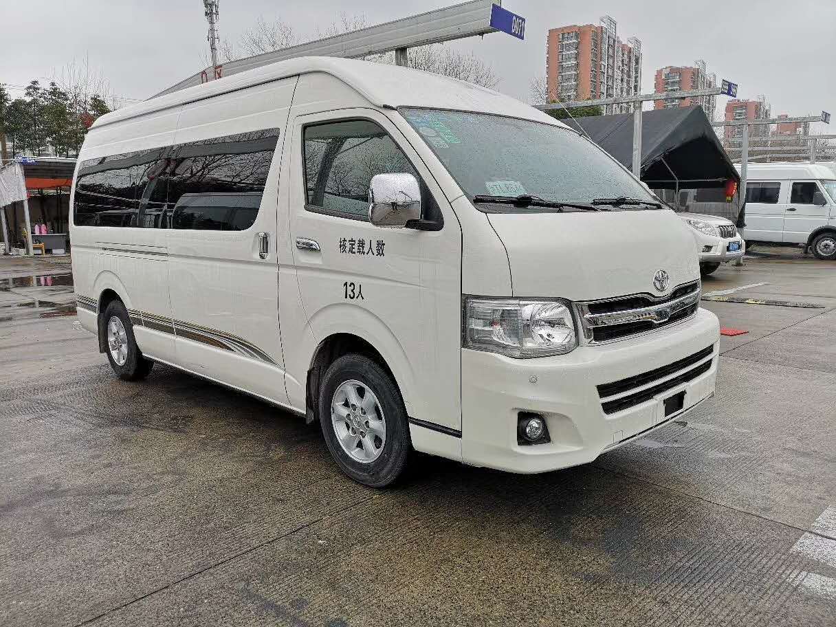 Recommend Used Toyo-ta Hiace Bus 13 Seater Mini Bus Toyo-ta 2018 Hiace Used Coahces Minivan Second Hand Buses foe Sale