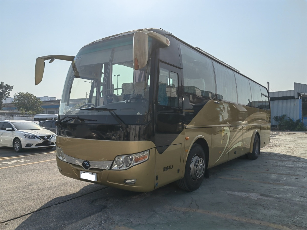 Used Yu tong bus 47-seater medium door Yu  tong 6107 bus manual transmission