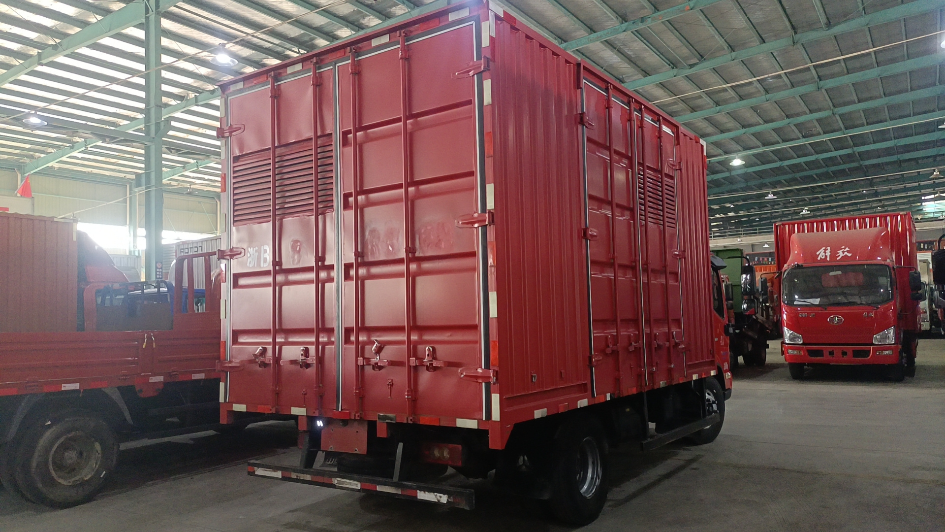 On-Demand Supply Automatic Foton 5T 143HP Euro5 4x2 Diesel Light Delivery Lorry Box Truck 4*2 Small Van Cargo Trucks