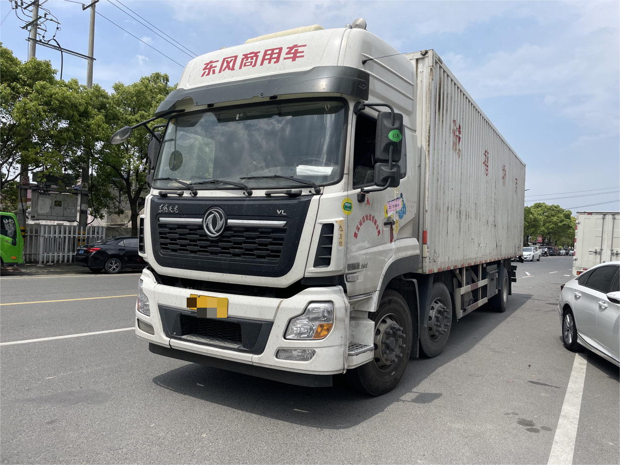 Dongfeng Diesel Automatic Transmission 8-Wheeled Euro3 Heavy Duty Delivery Lorry 10T 350HP 6*2 Van Box Cargo Truck For Part-Load