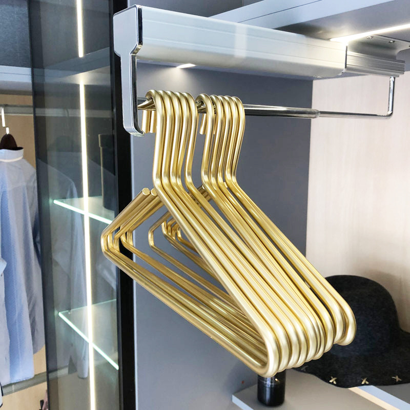 2024 Custom Gold Metal Coat Hanger for Children's Clothes Single Wide Black Clothing Hangers Flexibility Bathroom Use Low MOQ