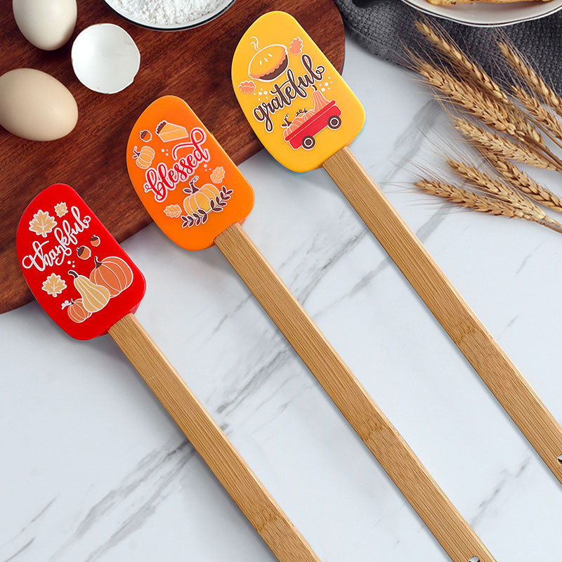 Custom Branded Logo Spatula with Heart-Shaped Silicone Wood Handles Sustainable China-Made Kitchen Tool