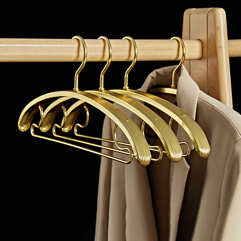 Quality Heavy-Duty Eco-Friendly Hotel Security Clothes Hanger Iron Dryer Tripod Clothes Drying Rack for Home for Wardrobe