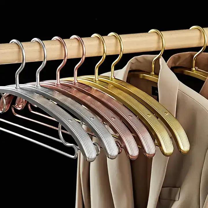 Quality Heavy-Duty Eco-Friendly Hotel Security Clothes Hanger Iron Dryer Tripod Clothes Drying Rack for Home for Wardrobe