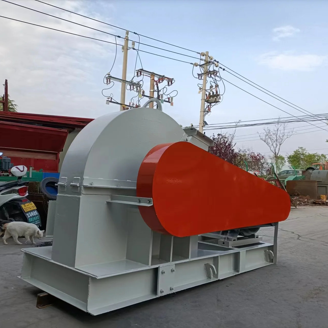 Diesel Engine Integrated Mobile Wood Chip Crusher Shredder Machine Sawdust Power Wood Crusher Into Sawdust