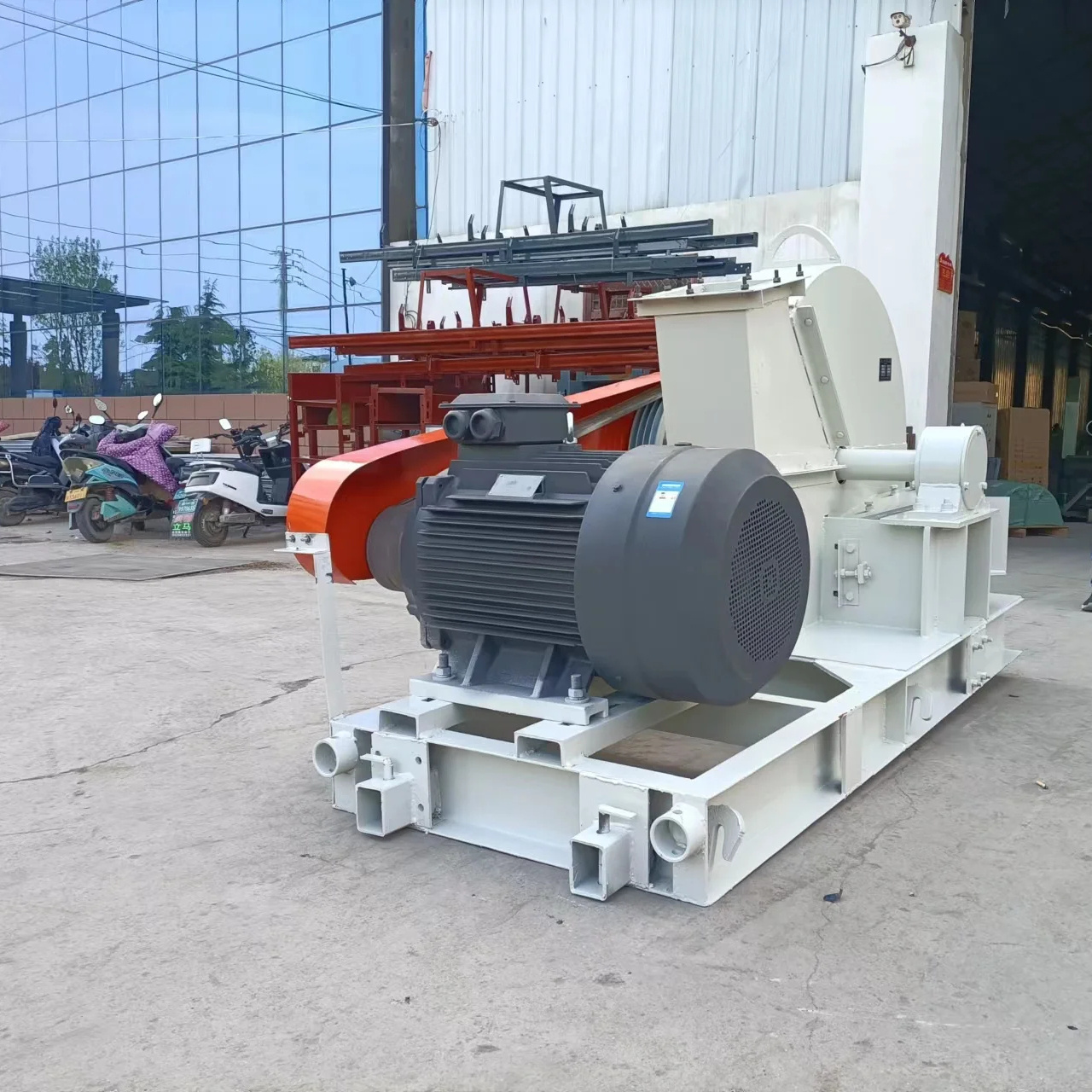 Diesel Engine Integrated Mobile Wood Chip Crusher Shredder Machine Sawdust Power Wood Crusher Into Sawdust