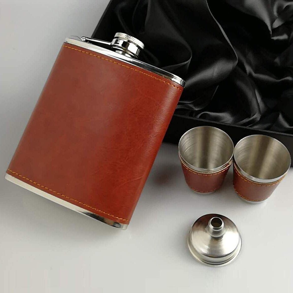 Customized LOGO 8OZ Leather Alcohol Flask Whisky Gift Set Wine Bottle Stainless Steel Hip Flask with 2 Cups and Funnel