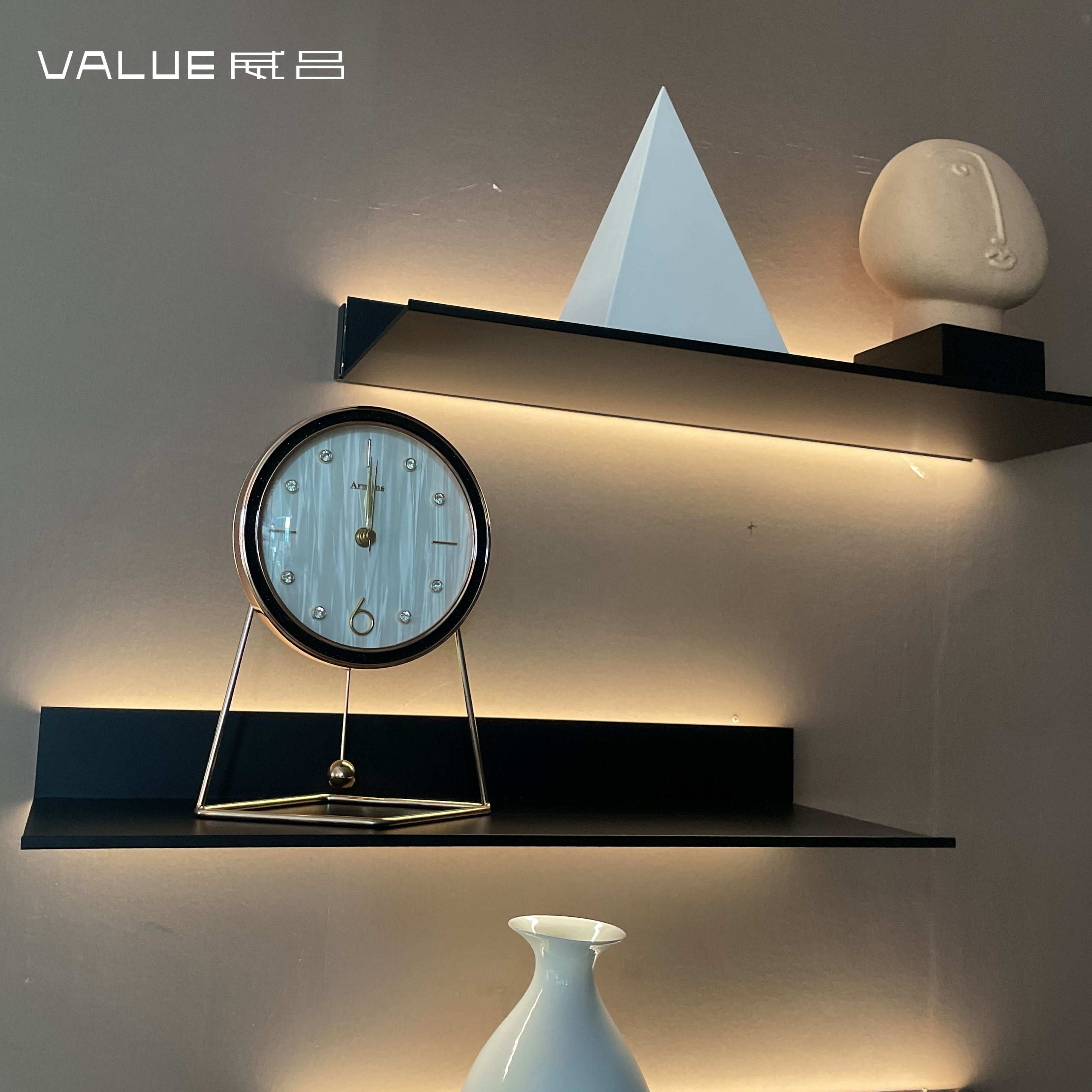 Fashionable and popular  Modular Aluminum Polished Decoration Floating  L-shaped Wall Shelf With Led Light