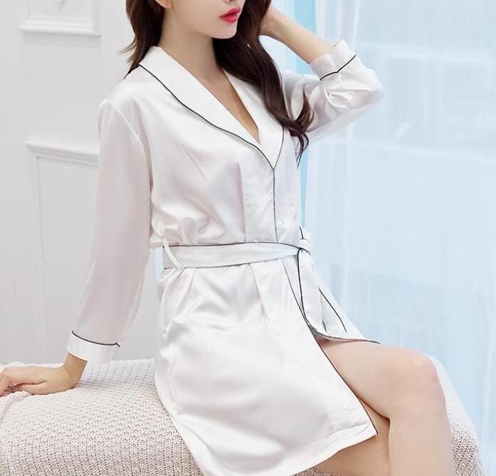 Wholesale Comfortable satin silk fabric soft sleepwear robes for women