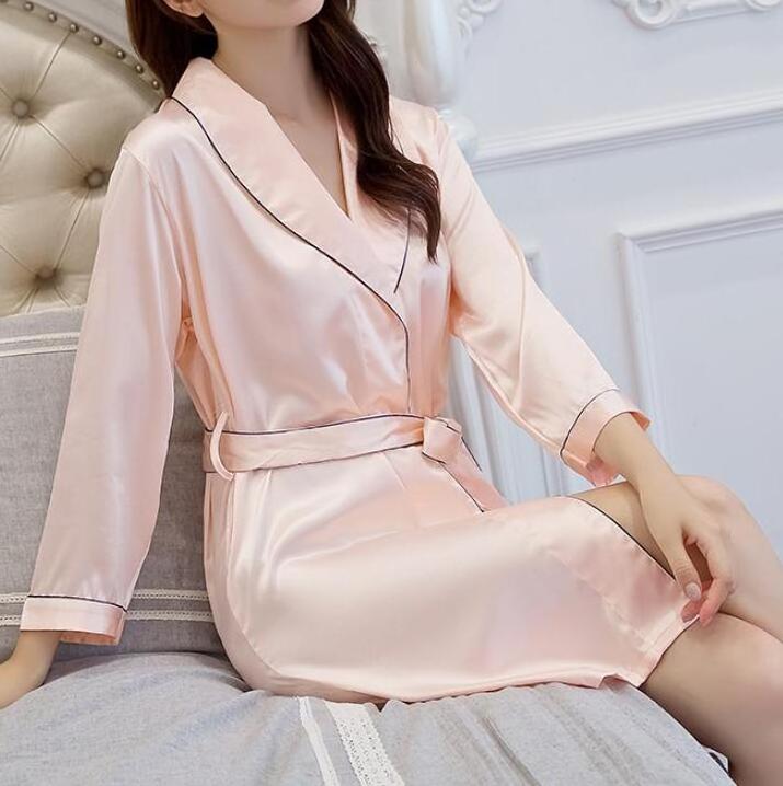 Wholesale Comfortable satin silk fabric soft sleepwear robes for women