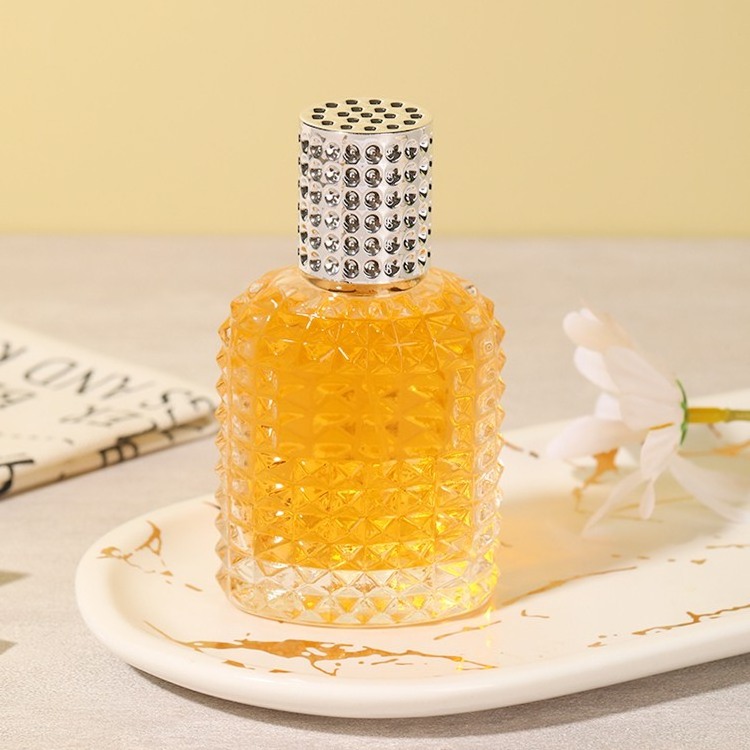 New Arrival High-end Beautiful Pineapple 50ml Empty Refillable Glass Perfume Spray Bottles with Customization