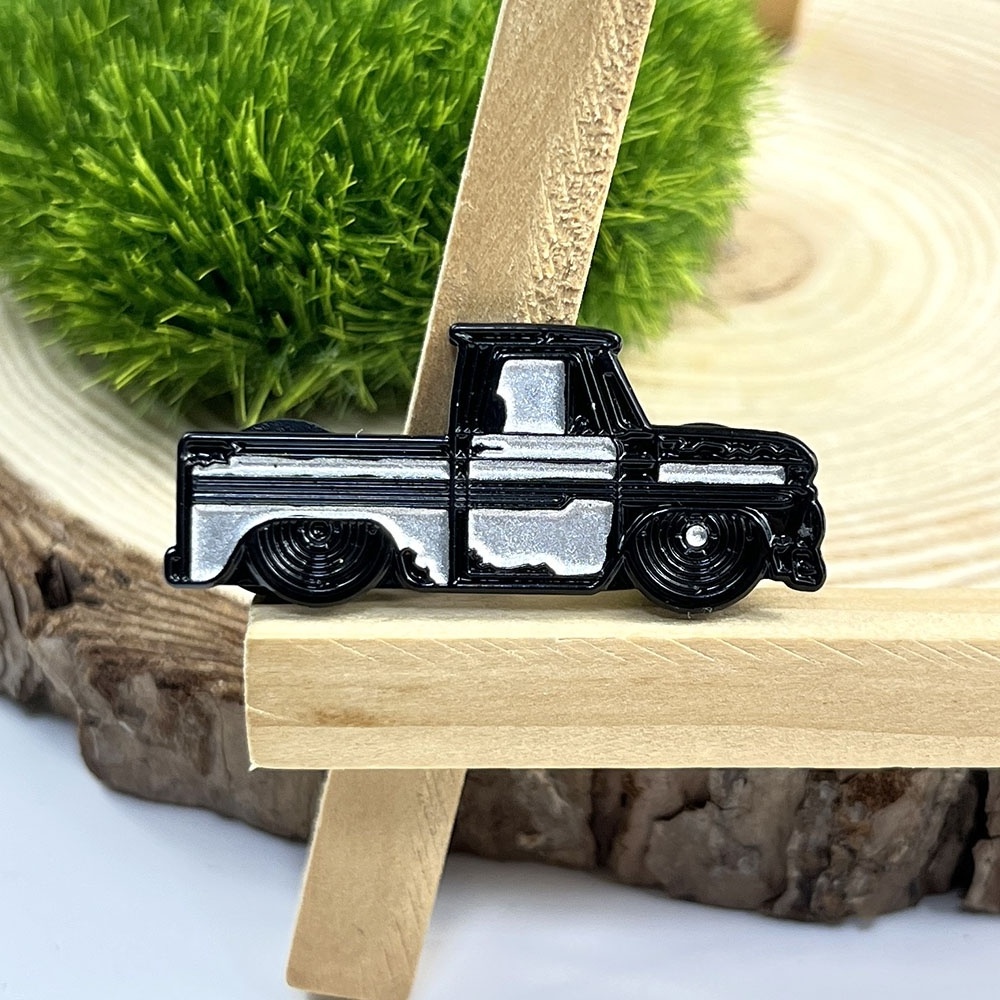 VastGifts Manufacturer Custom Wholesale Metal Dyed Black Plating Mini Car Soft Enamel Lapel Pin Badge