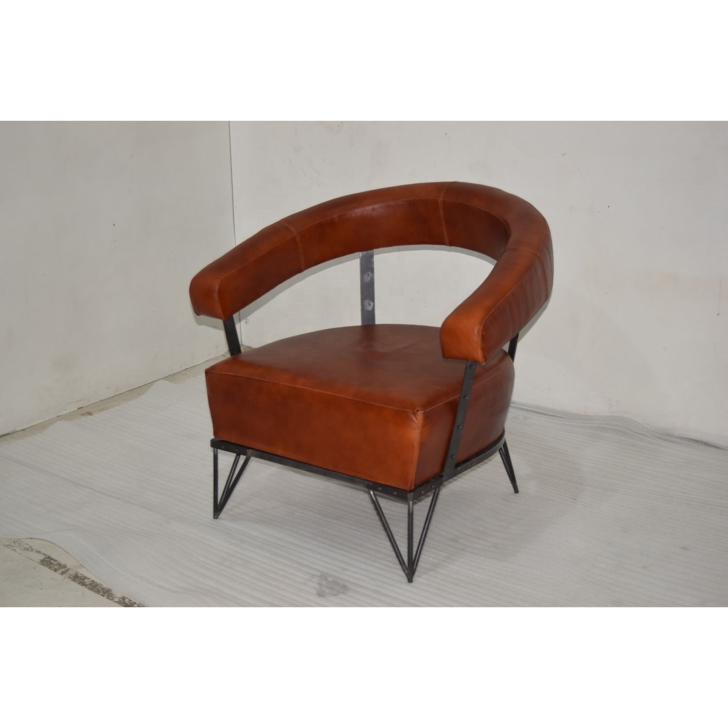 Unique Industrial Antique Style Iron Thick Leather Seat Lounge Low Height  Chair Club Cafe Reception