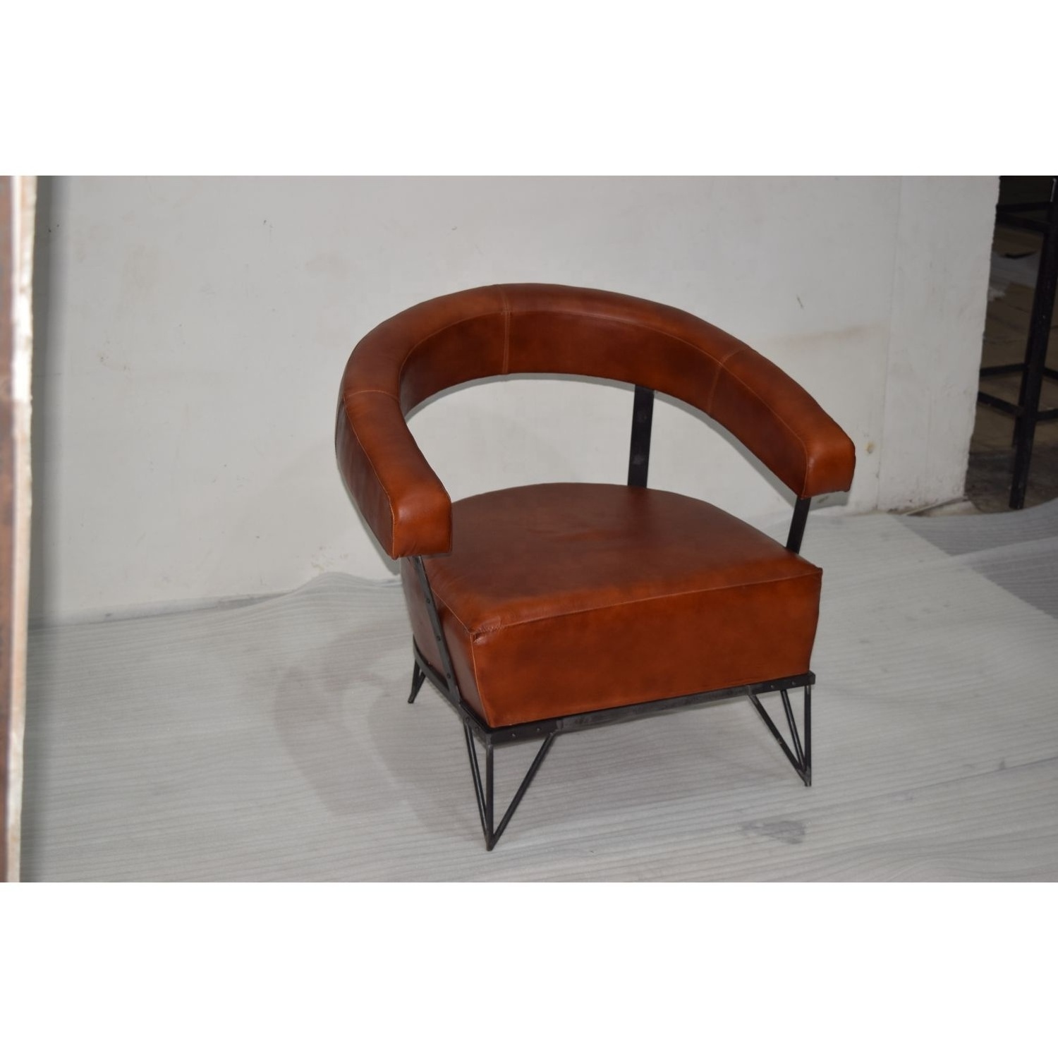 Unique Industrial Antique Style Iron Thick Leather Seat Lounge Low Height  Chair Club Cafe Reception