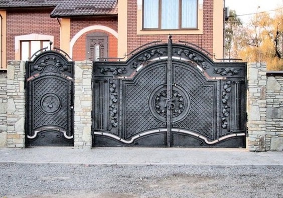 European electrical motor decorative nice elegant attractive wrought iron gate for the home gate