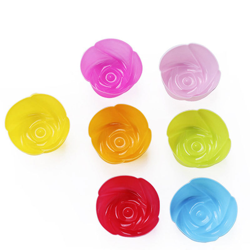 Multiple styles round/star/heart/flower/square colorful food grade silicone muffin cups cupcake liners for home restaurant