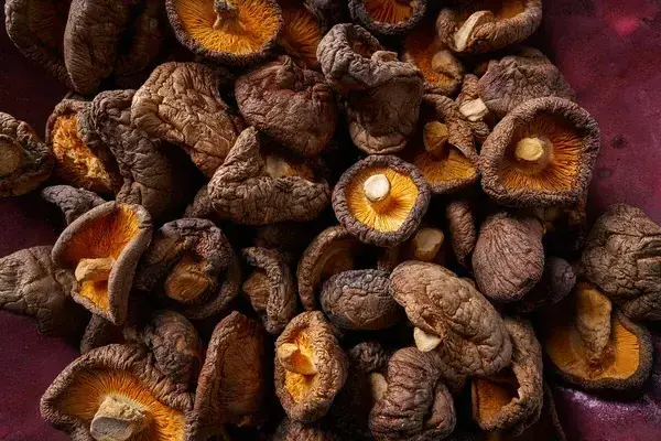 High quality dried shiitake mushrooms made from Vietnam. Food rich in nutrition and safe for health - Yami