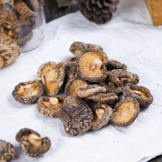 Dried Shiitake Mushroom - Pure dried shiitake, The Best Vietnamese Dried Shiitake / SERENA