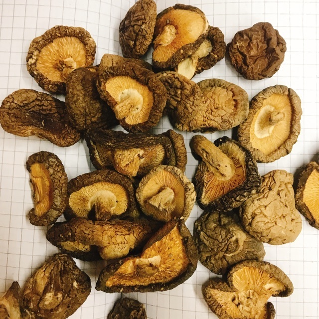 High quality dried shiitake mushrooms made from Vietnam. Food rich in nutrition and safe for health - HANA