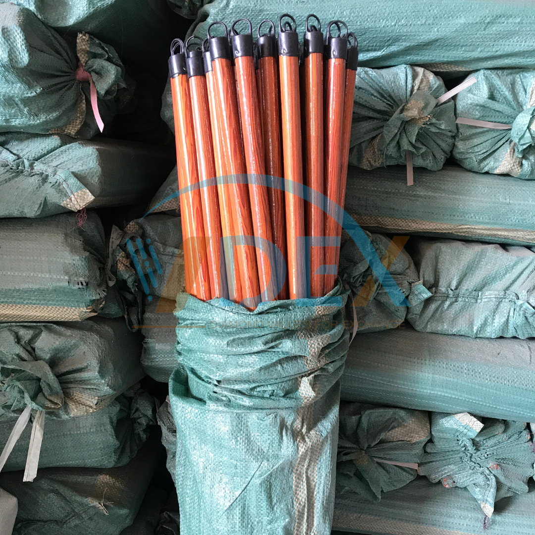 Wholesale Distributor of Vietnam-Sourced Natural Wood Eucalyptus Broom and Mop Handles: Eco-Friendly Cleaning Solutions