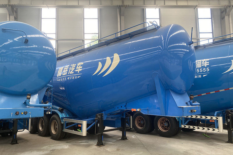 Vehicle Master Dry Power Tank Semi Trailer Silo Tanker trailer V Shape Dry Powder Material Bulk Cement Tanker trailer