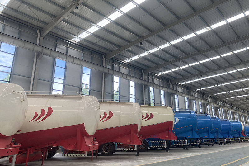 Vehicle Master Dry Power Tank Semi Trailer Silo Tanker trailer V Shape Dry Powder Material Bulk Cement Tanker trailer