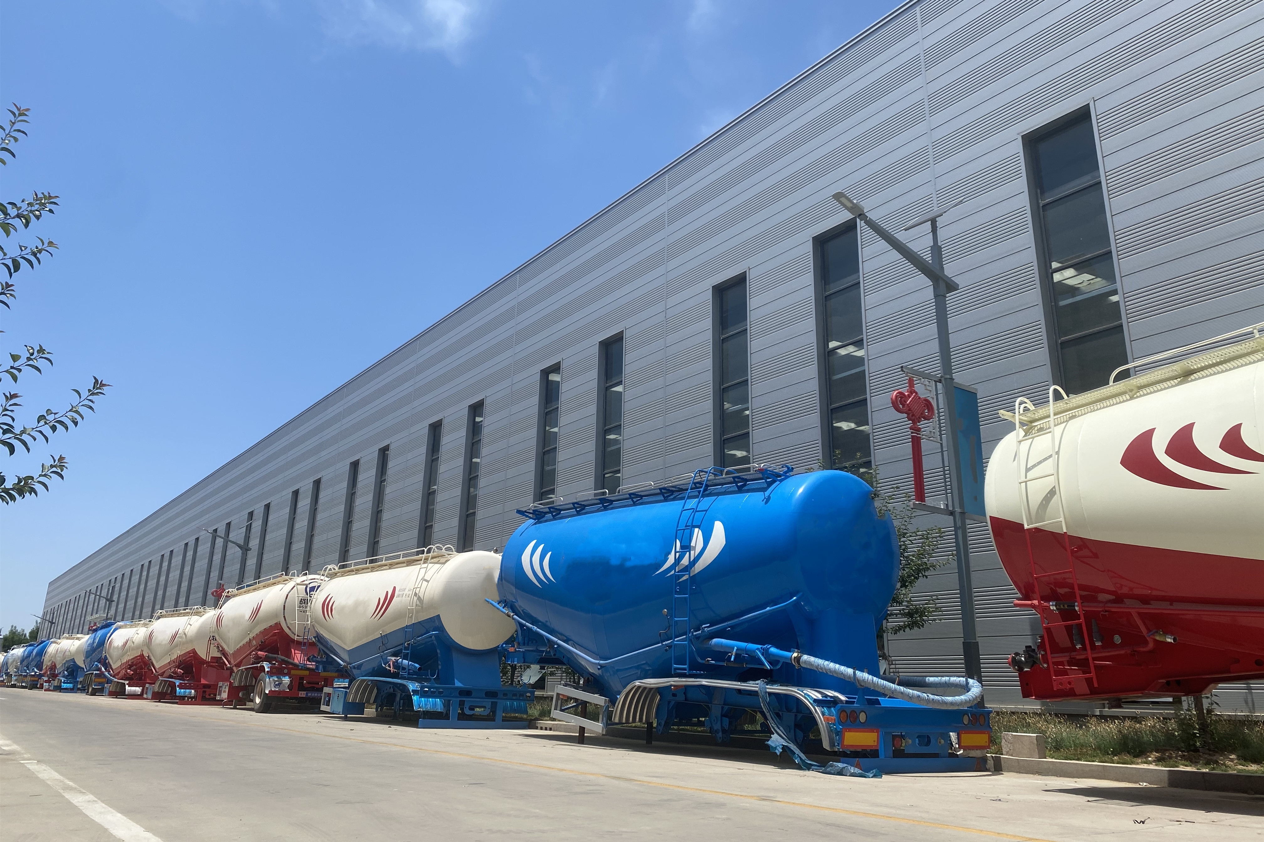 Vehicle Master  3 Alex 45cbm 6oTon Powder Bulk Cement Tanker Truck transporter Dry Bulk Fly Ash Semi Trailer