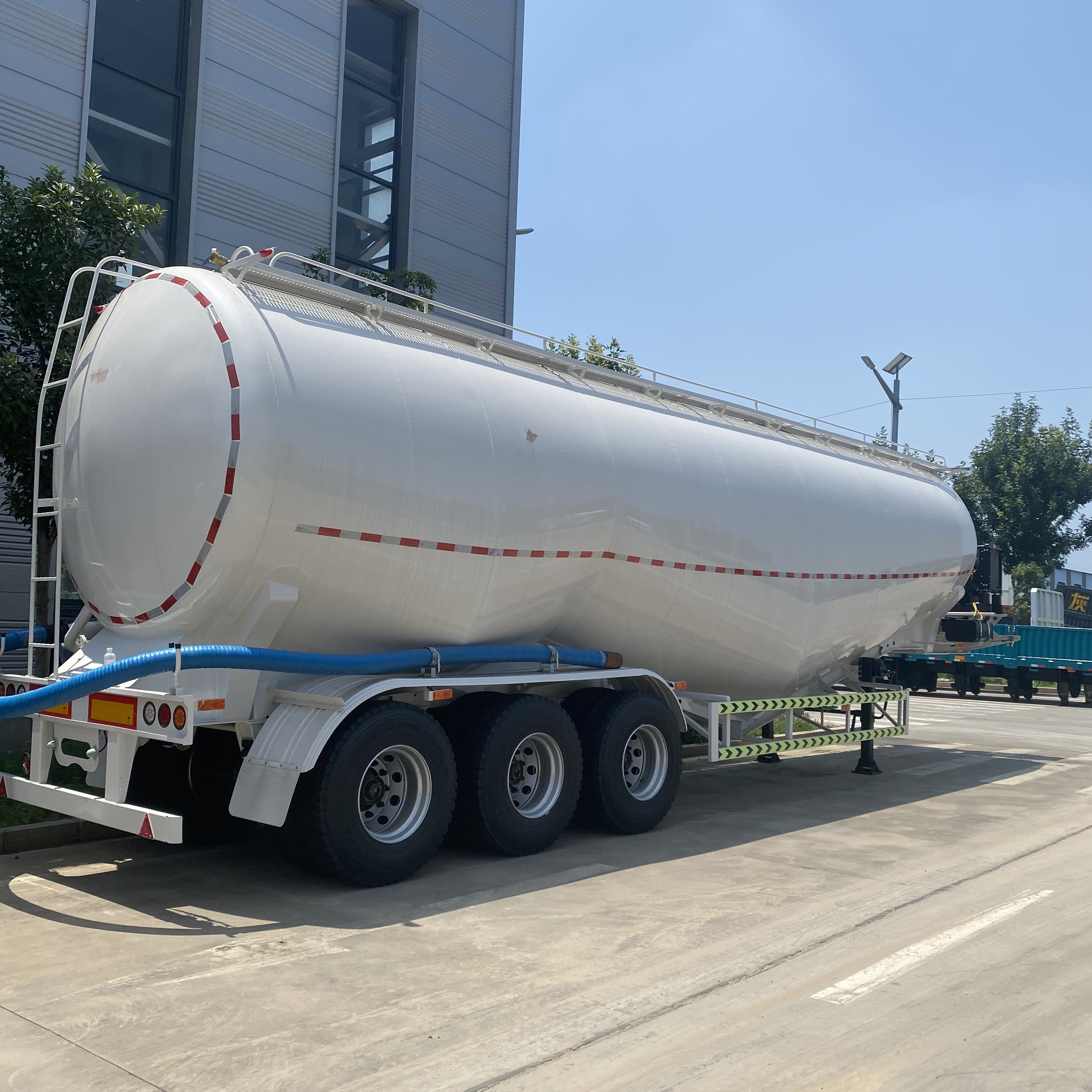 Vehicle Master 3 axle 60CBM powder transporting bulk cement tanker semi trailer for sale