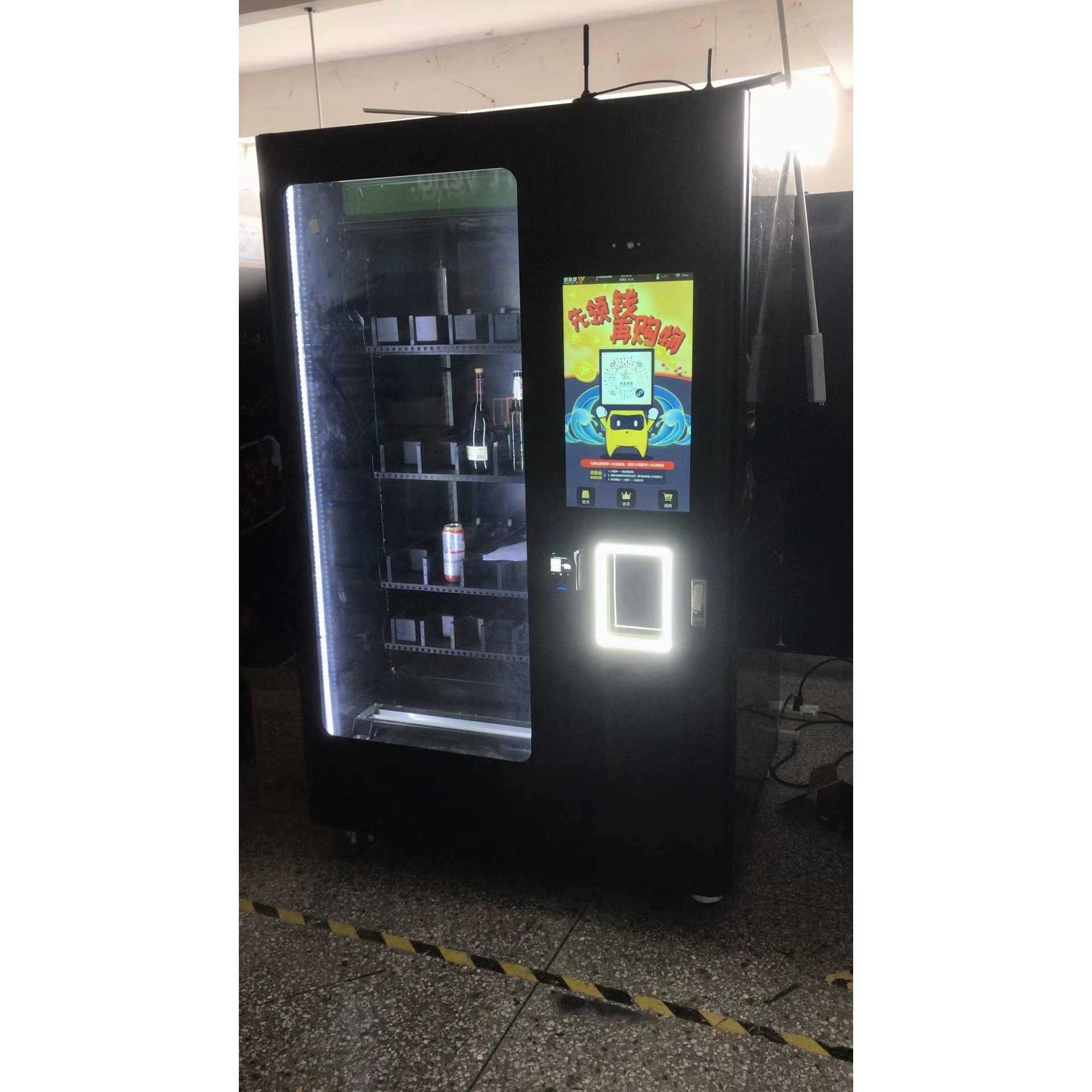 OEM/ODM age verification intelligent whiskey beer red wine elevator Vendlife vending machine in france