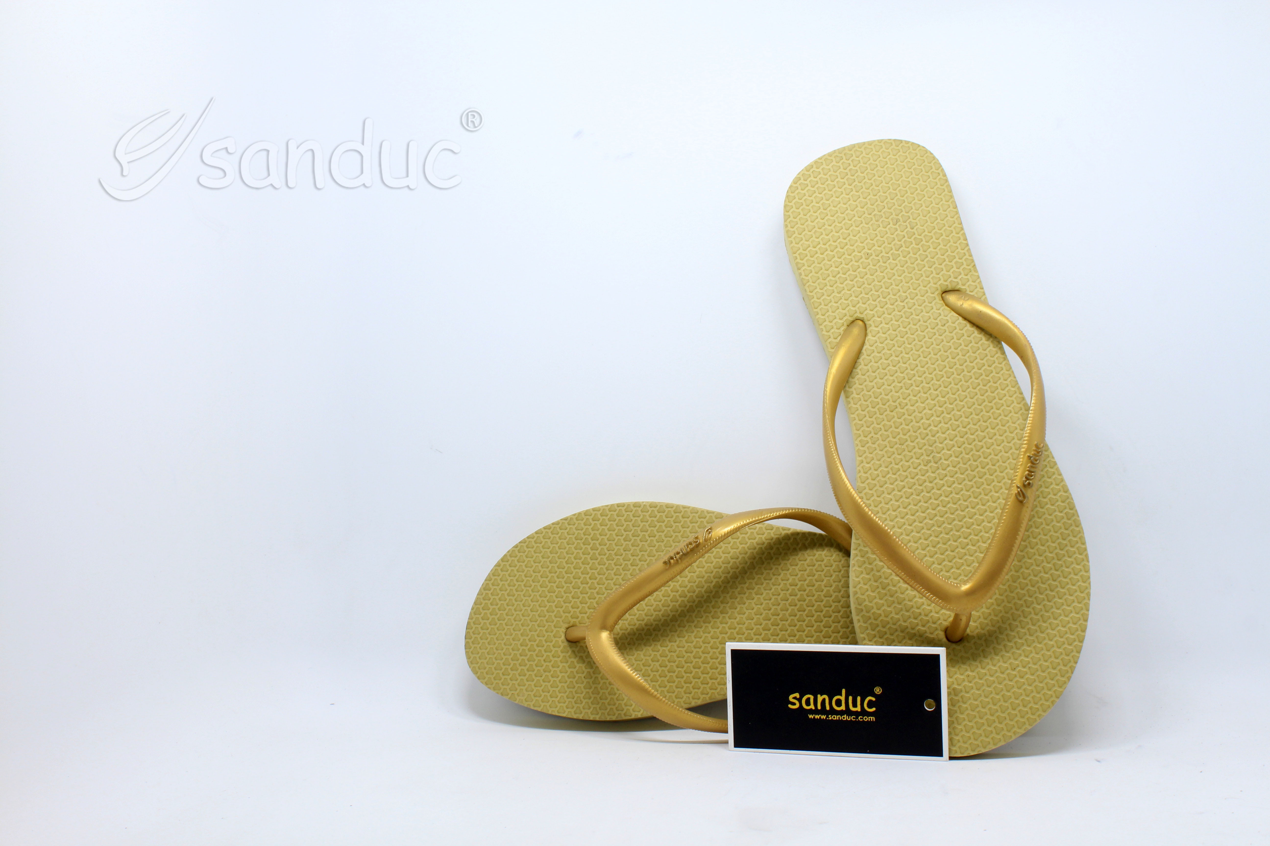 HOT SALE wholesale cheap summer flip flops beach shoes in rubber material sandals slipper flip flops