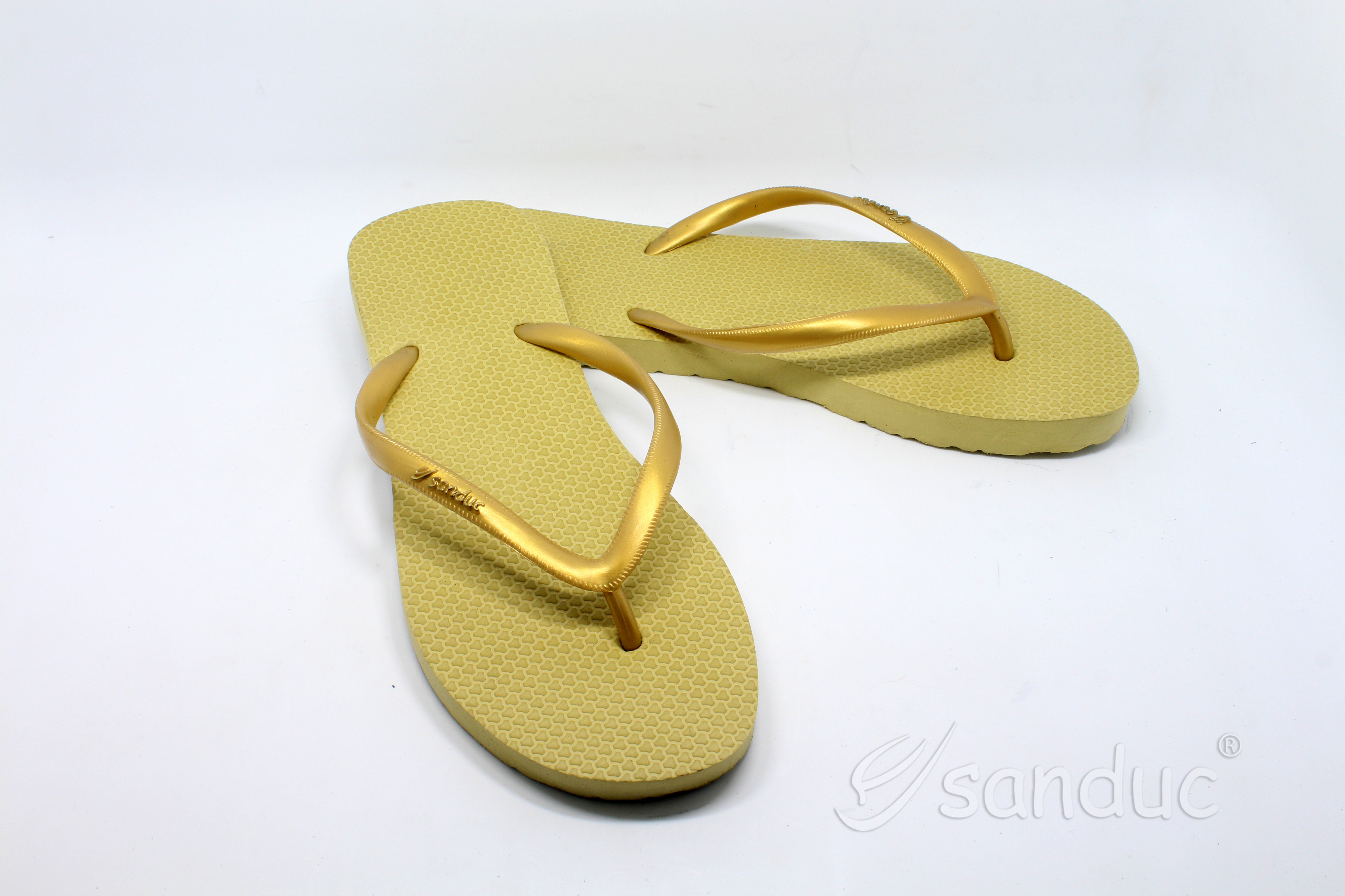 HOT SALE wholesale cheap summer flip flops beach shoes in rubber material sandals slipper flip flops