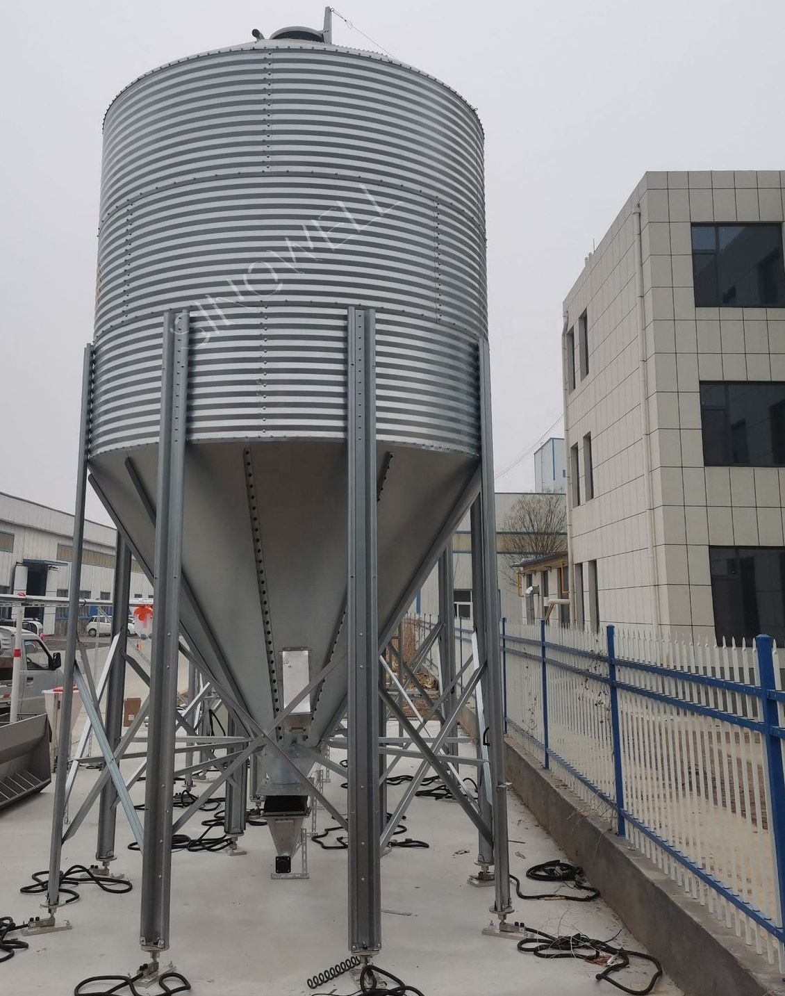 Poultry Feed Bins Yellow Corn Grain Storage Silo vertical pig feed storage silo product  pig farm equipment silos for sale