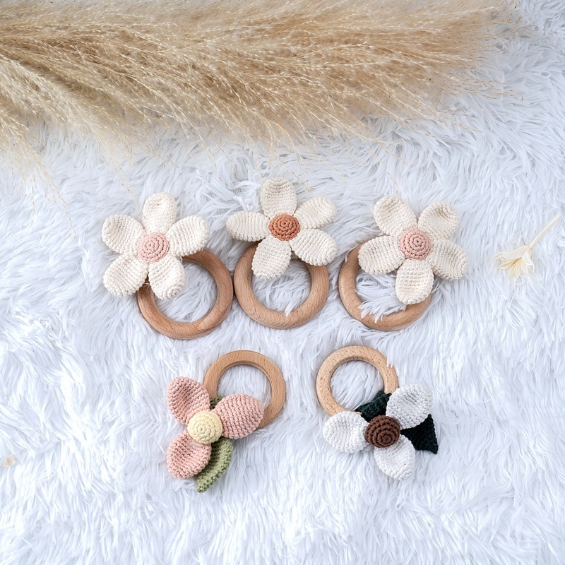 Ins hot sale ready to ship natural handmade knitting wooden crochet baby daisy flower wrist teether rattle toy