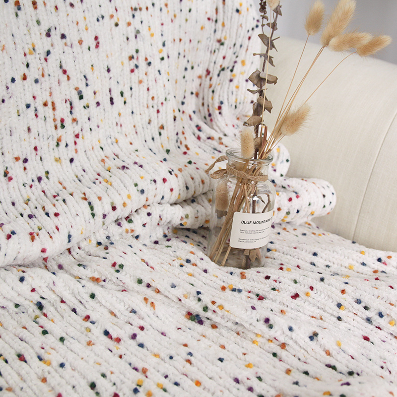 High quality white with colorful dot throw blanket soft pompom blankets for outside