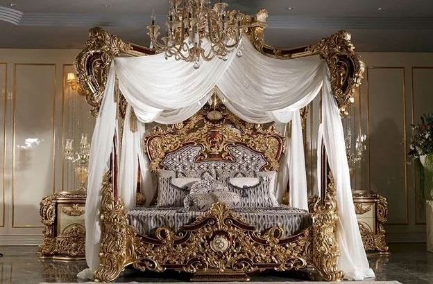 European Imperial Classic Style Rococo Furniture Hand Made Solid Canopy Carved Wooden Bed