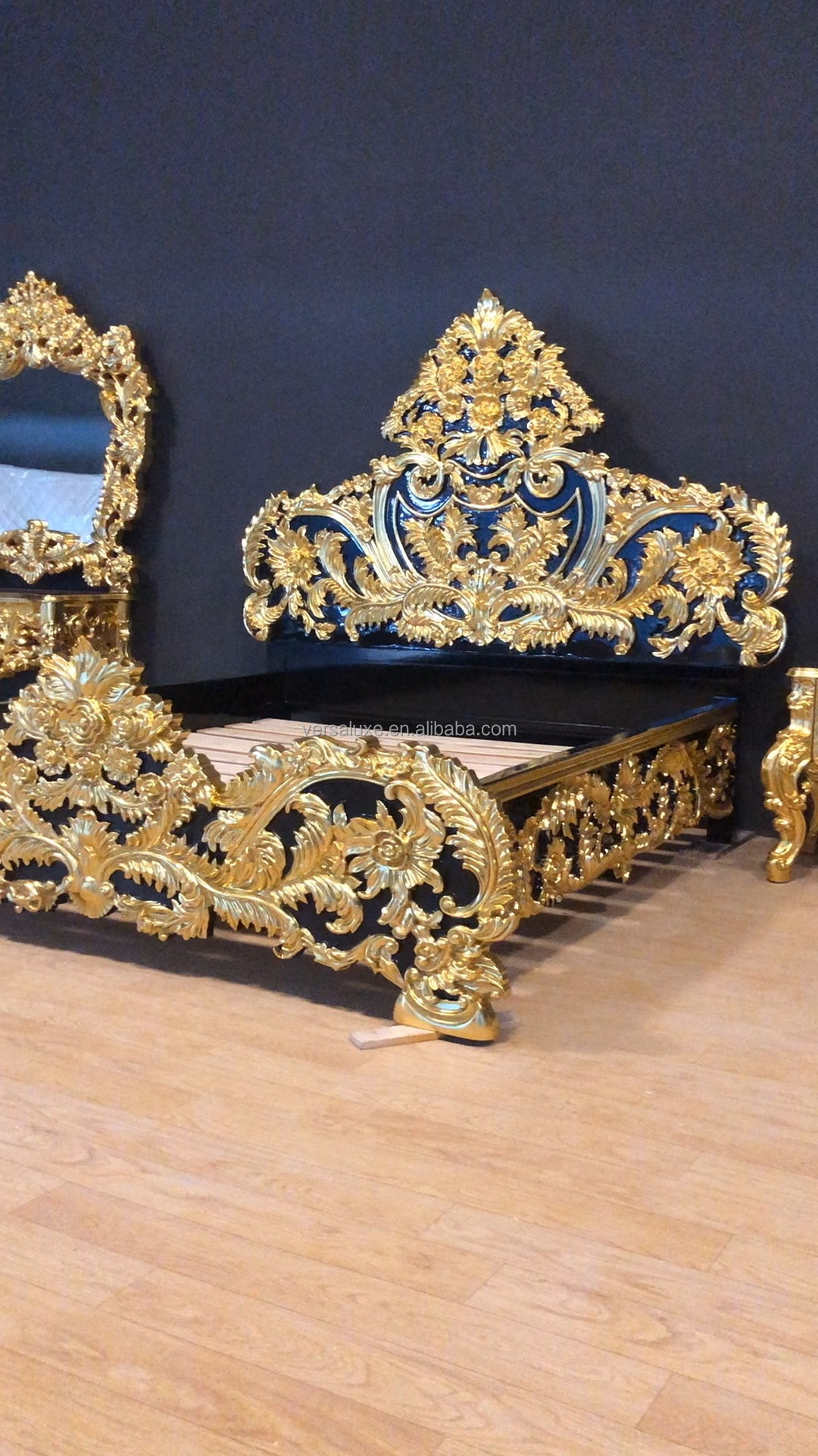 Luxury Style Royal Imperial Hand Made European Gold Leafing Antique Bed For Master Bedroom furniture wooden king size bed double