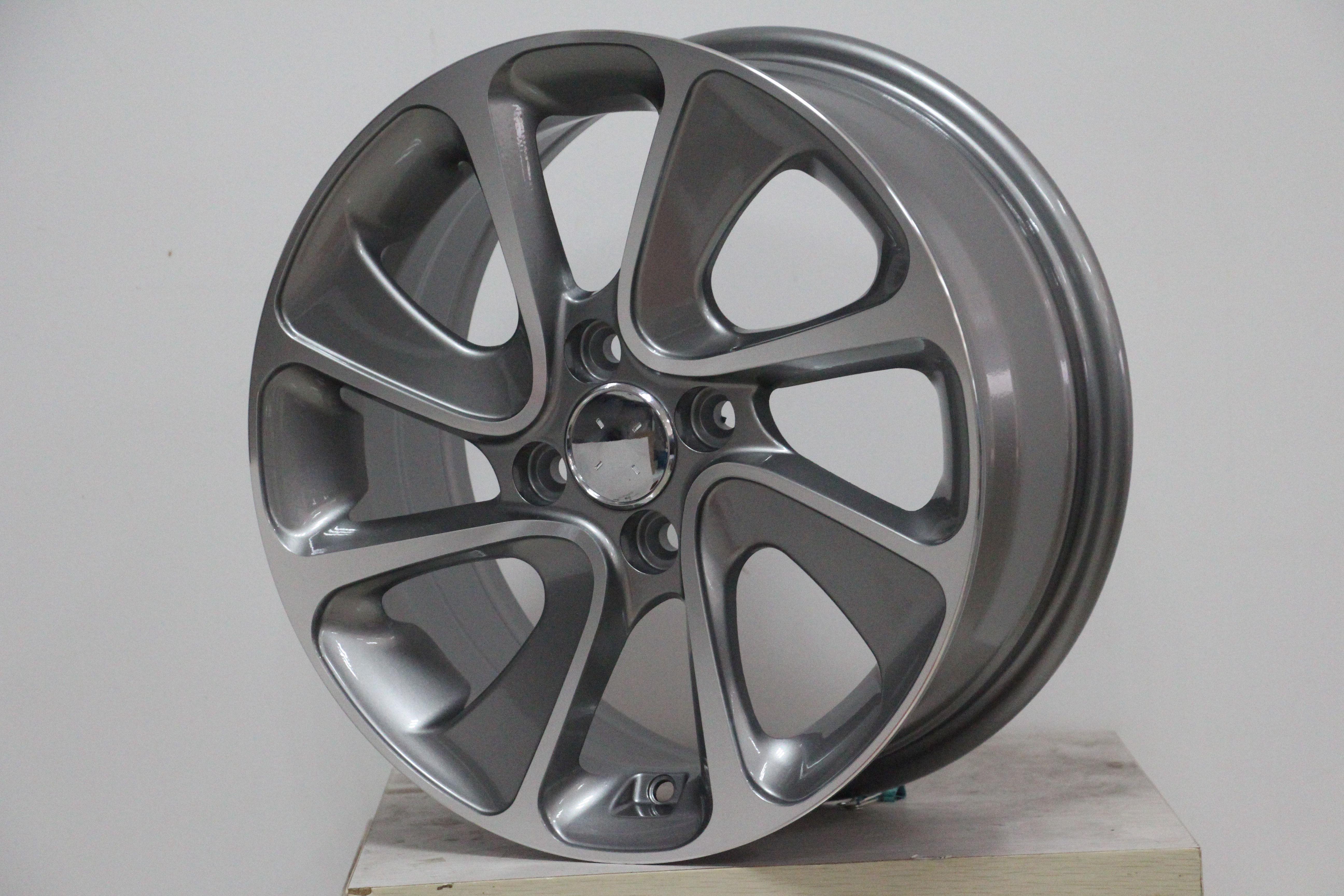 15 inch 4 lugs holes four V eight spoke design aluminum rims Casting or Forged mags passenger car alloy wheel for Hyundai Getz