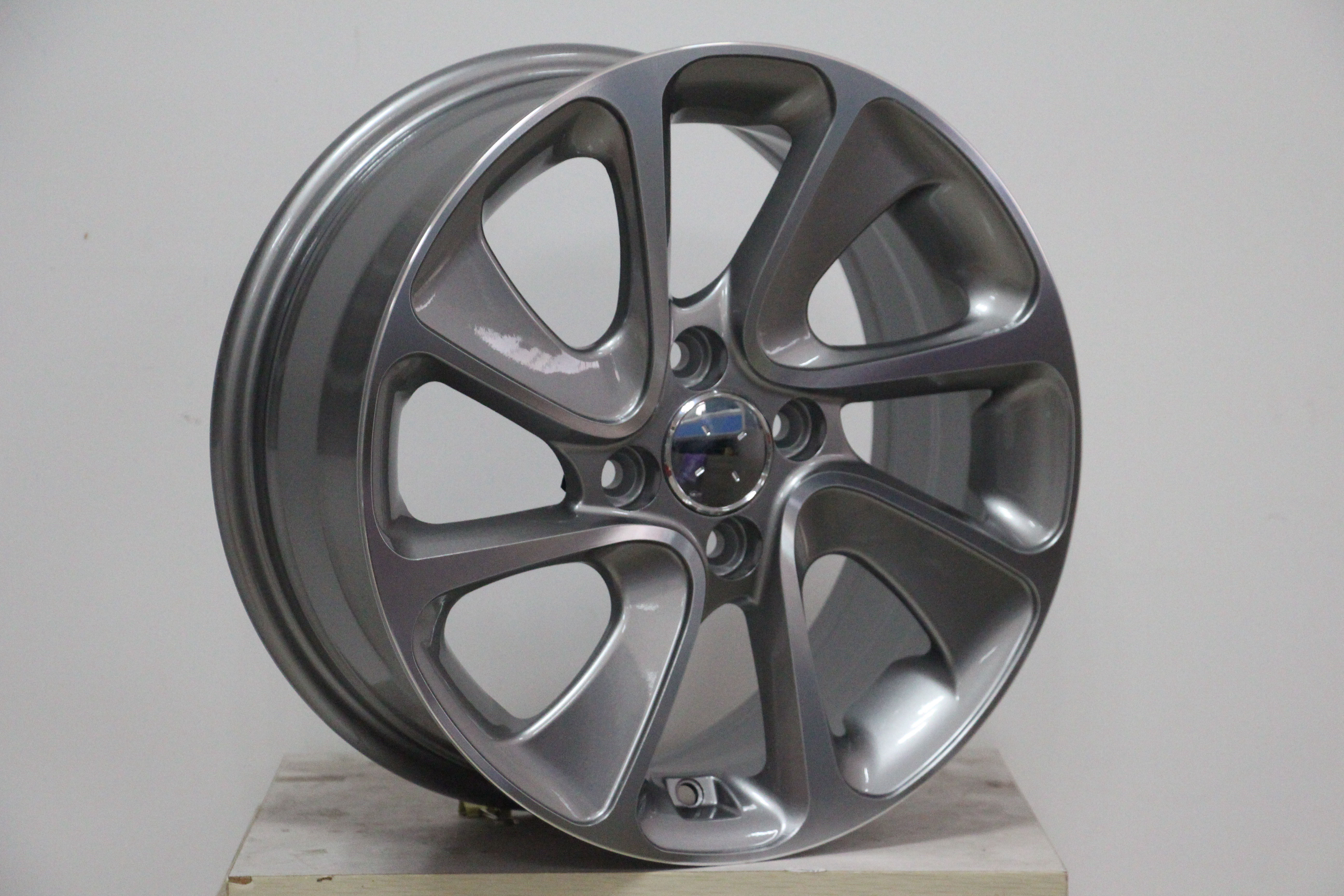 15 inch 4 lugs holes four V eight spoke design aluminum rims Casting or Forged mags passenger car alloy wheel for Hyundai Getz