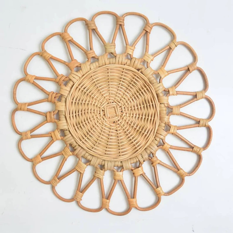 Wholesale Best Price Rattan Placemat Flower-Shaped Rattan Placemat Boho Hanging Wall Decoration Rattan Charger Plates