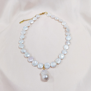 Fashionable Natural Freshwater Button Pearl Beaded Big Pearl Pendant Choker Necklace for Women