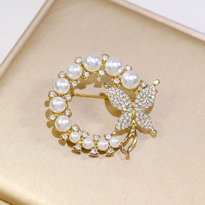 Stylish rhinestone Brooch Women embellished with Pearl corsage anti-slip pin sweater coat suit accessories