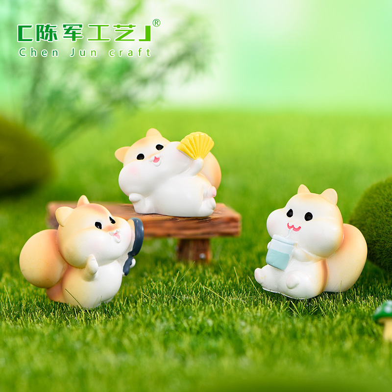 New pine mouse landscape gardening DIY decoration accessories cute little squirrel desktop resin