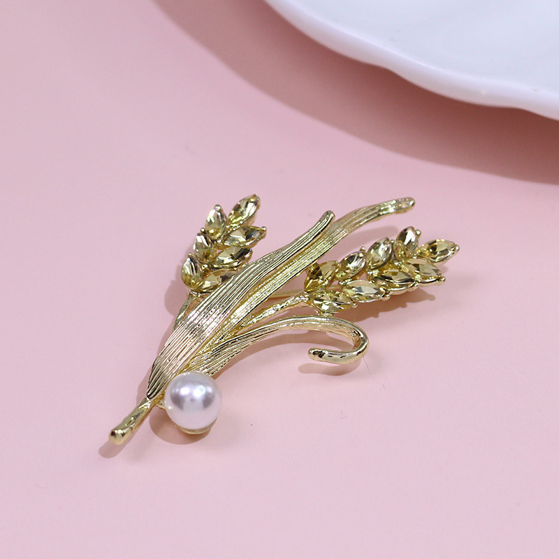 Fashion design sense pearl wheat studded with corsage upscale luxury temperament atmospheric brooch suit dec