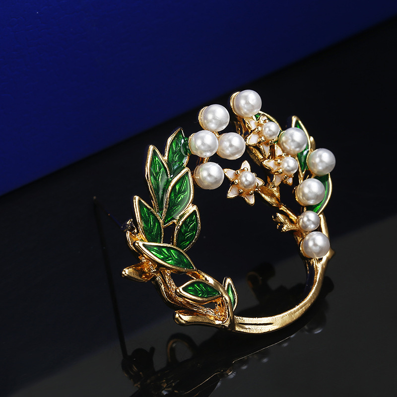 High-grade brooch female gardenia garland pearl corsage simple accessory pin manufacturers wholesale