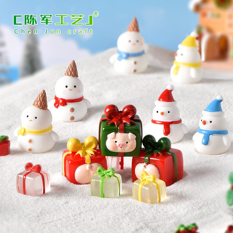 Christmas new gift box landscape snow crystal ball accessories pig cone snowman resin decoration